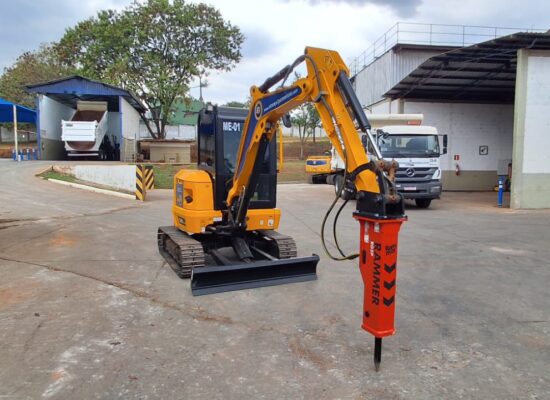 MINI ESCAVADEIRA COM MARTELO 1 MINI ESCAVADEIRA COM MARTELO 1